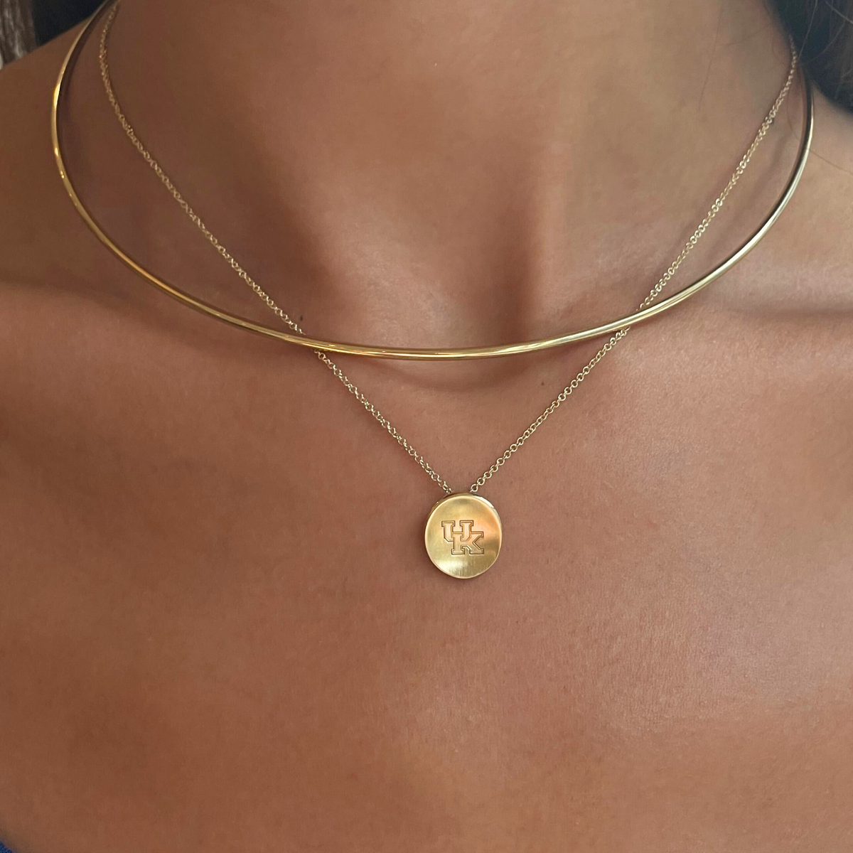 Kentucky UK Necklace on figure