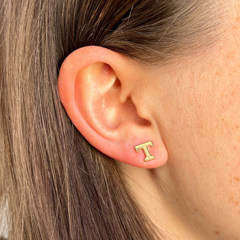 Tennessee T Stud shown on figure in gold in size 8mm